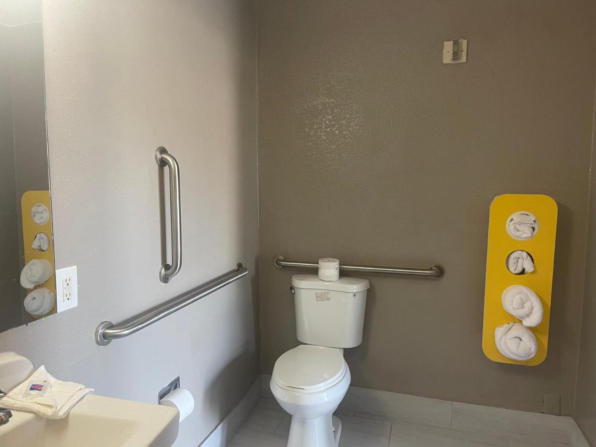 Motel 6 Denton, Tx - Unt